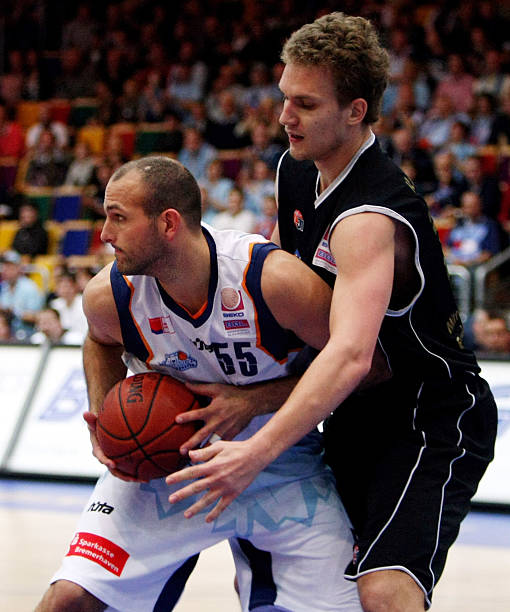 仅展现了两 仅展现了两