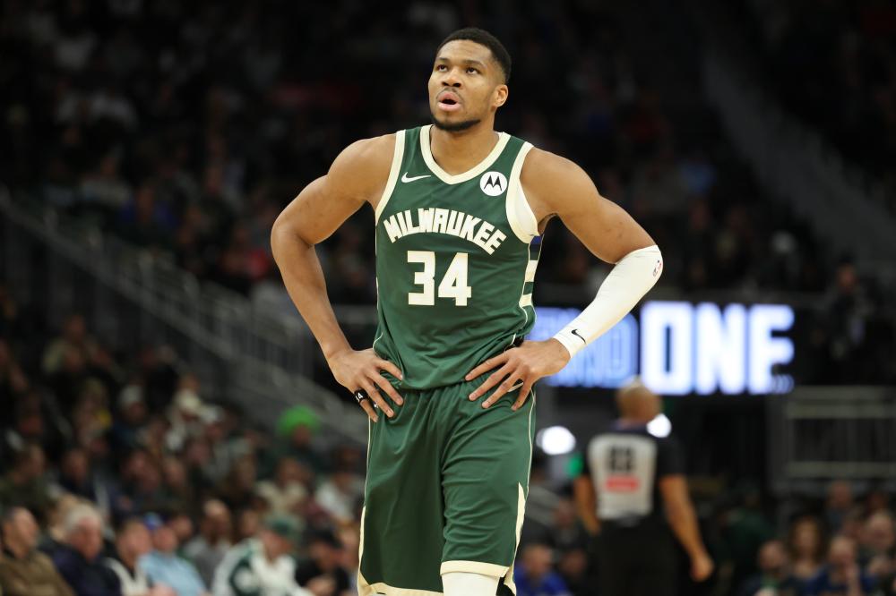 前锋表现出 前锋表现出